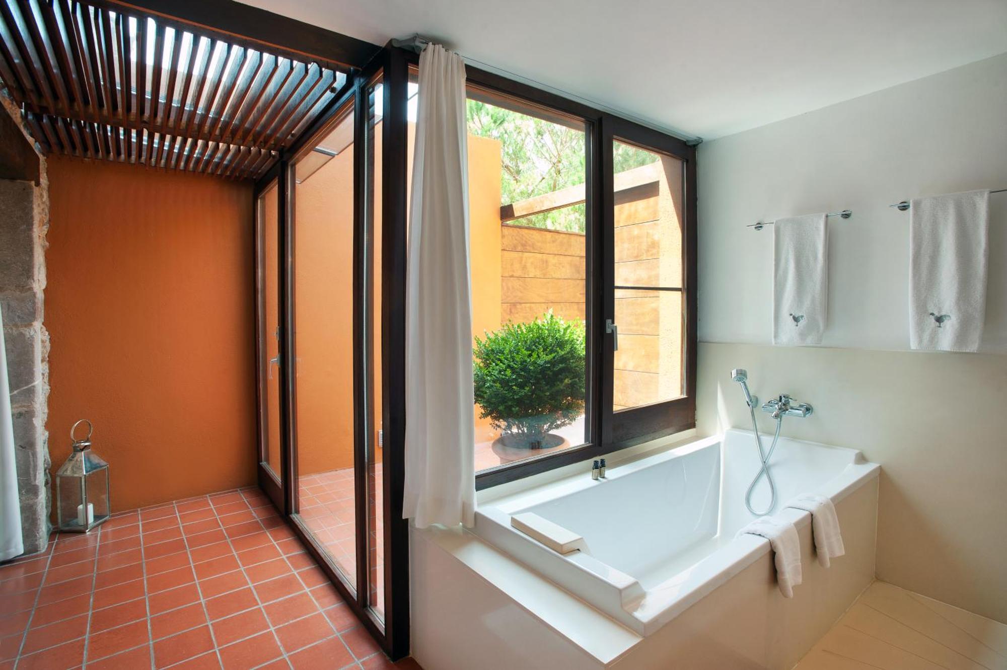 Mas Falgarona Hotel Boutique & Spa Avinyonet de Puigventós Rum bild