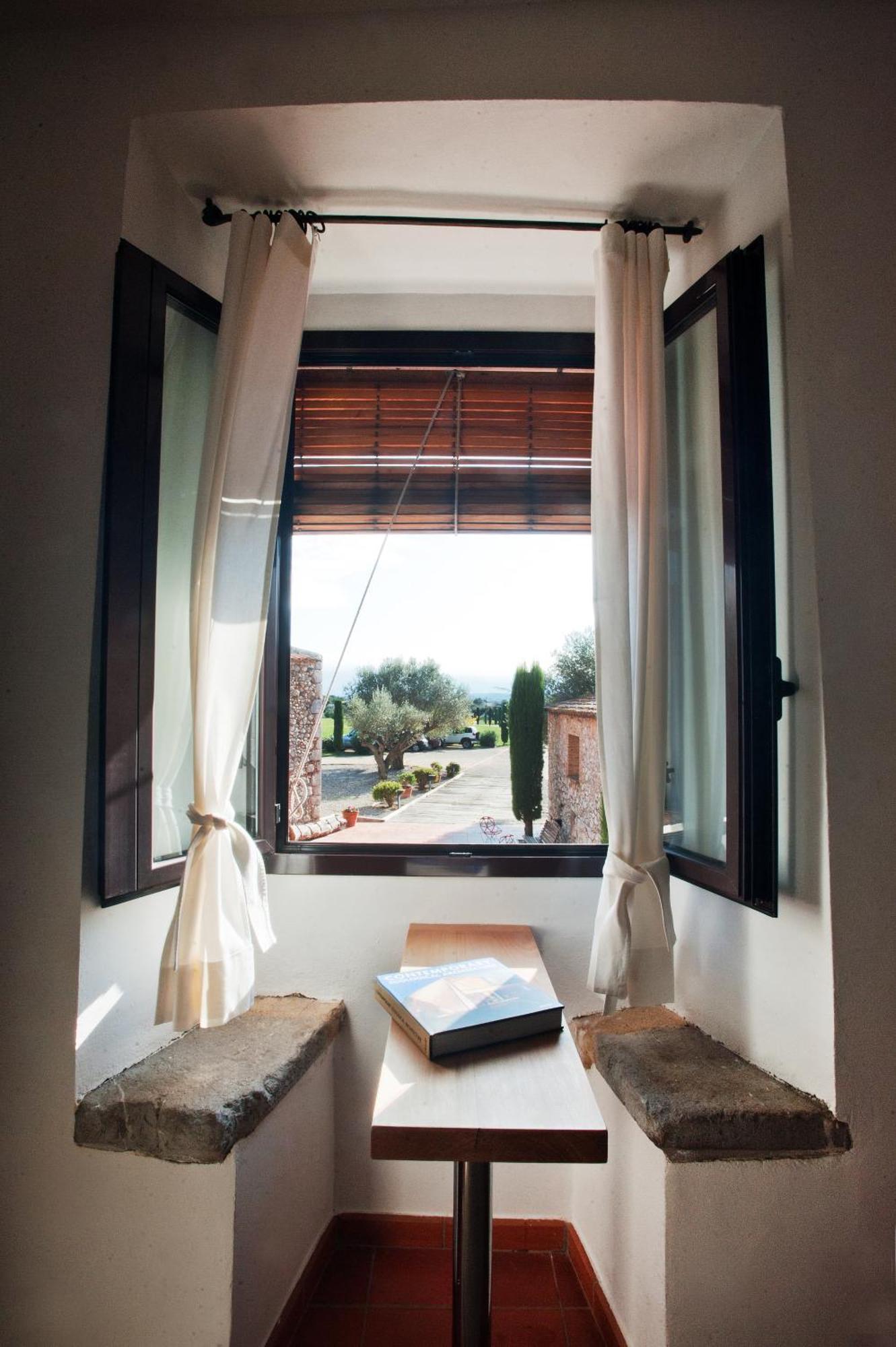 Mas Falgarona Hotel Boutique & Spa Avinyonet de Puigventós Rum bild